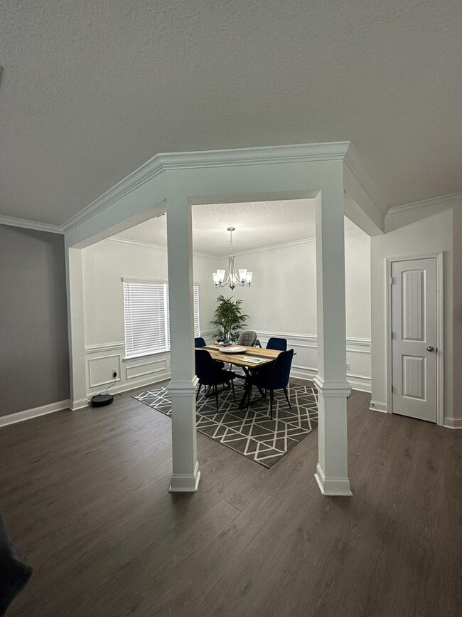 Photo - 673 Fairview Cir