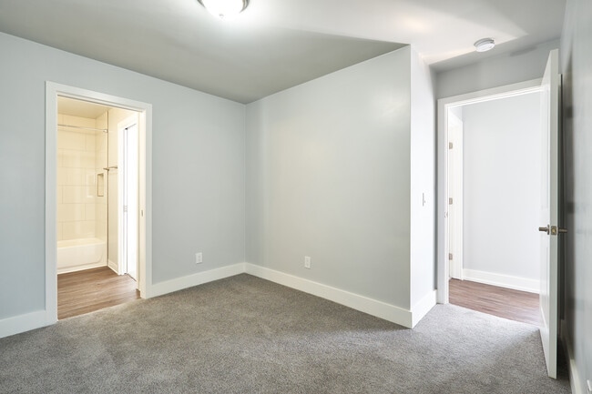 30th #9 bed2 - 30th Ave Townhomes