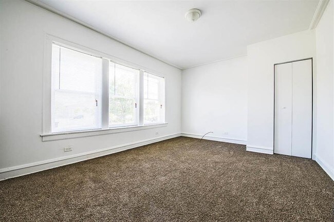 Habitación - 1615-21 W 77th St