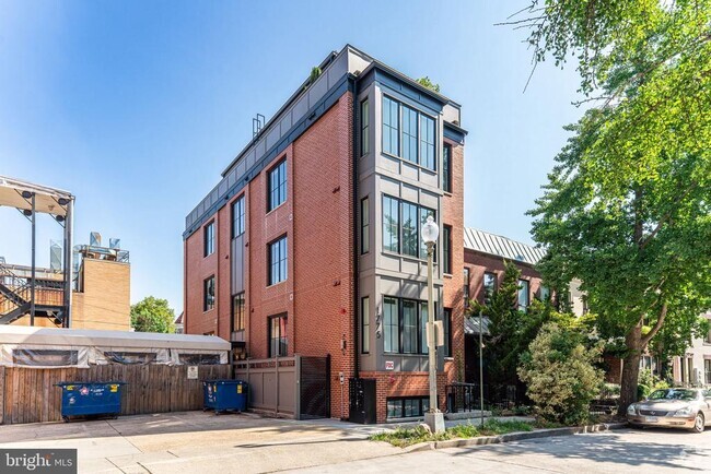 Building Photo - 1775 Swann St NW Unit T01 Rental