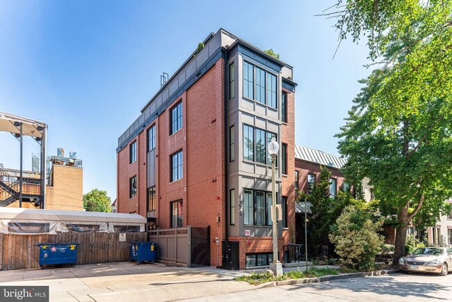 Photo - 1775 Swann St NW Apartamento Unidad T01