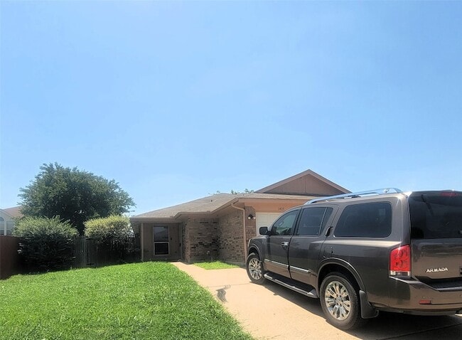 Building Photo - 3411 Stonewall Ln