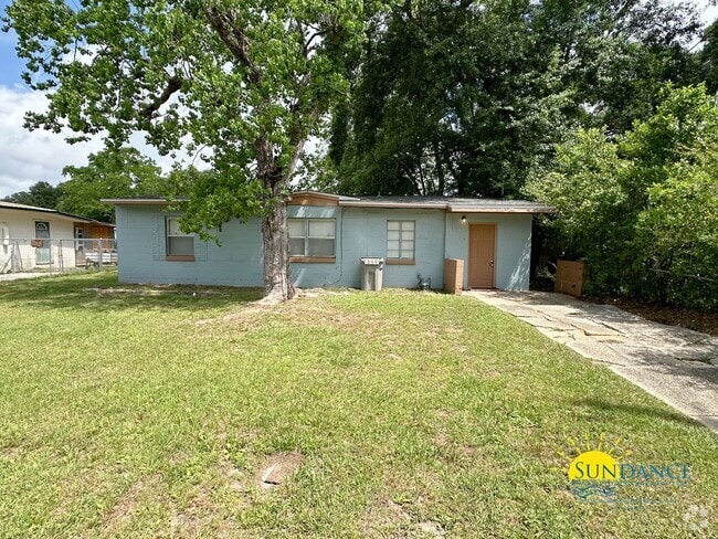 Building Photo - Newly Renovated 2 Bedroom Home in Pensacola!