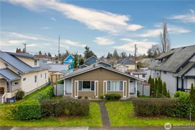 Building Photo - McKinley Duplex Unit B