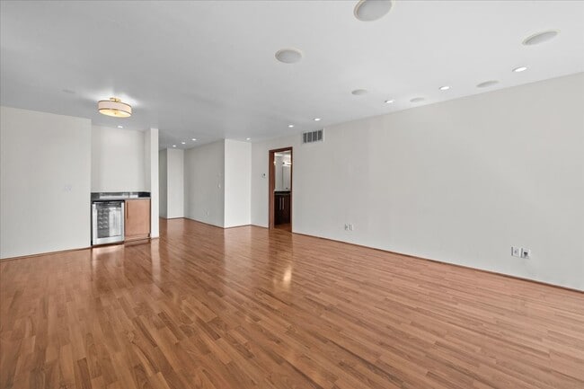 Photo - 8530 Holloway Dr Unidad 306