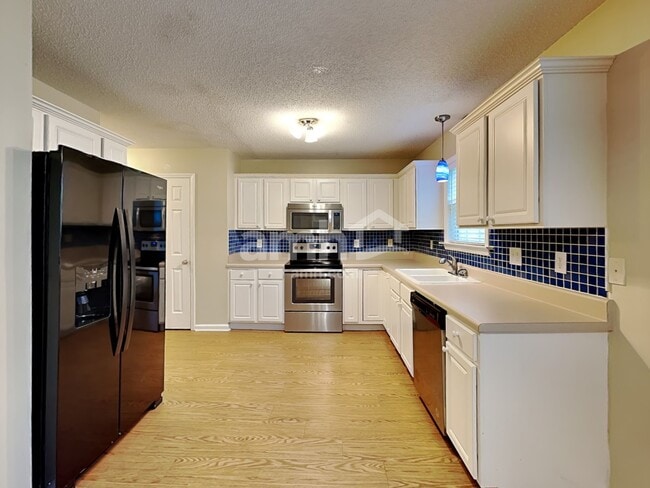 Photo - 104 Trailing Oak Trl