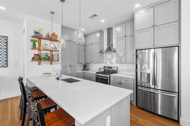 Photo - Beautifully Designed 3/2.5/2 Home in Fort ...