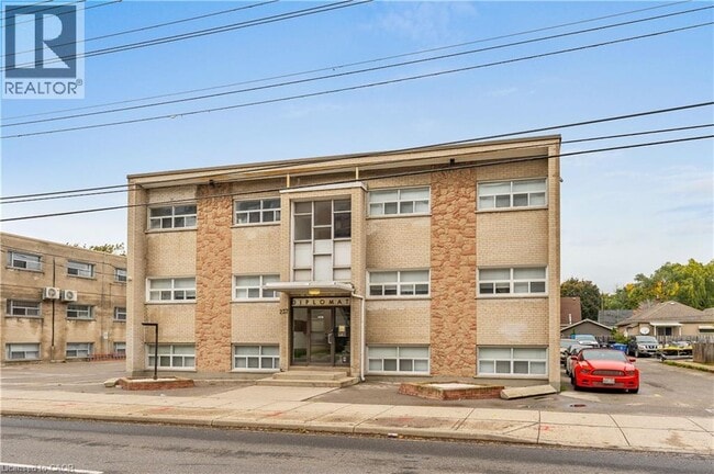 Photo - 237 Mohawk Rd E Unit 16