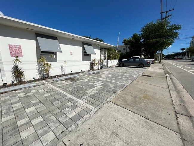 Building Photo - 515 NE 82nd St Rental
