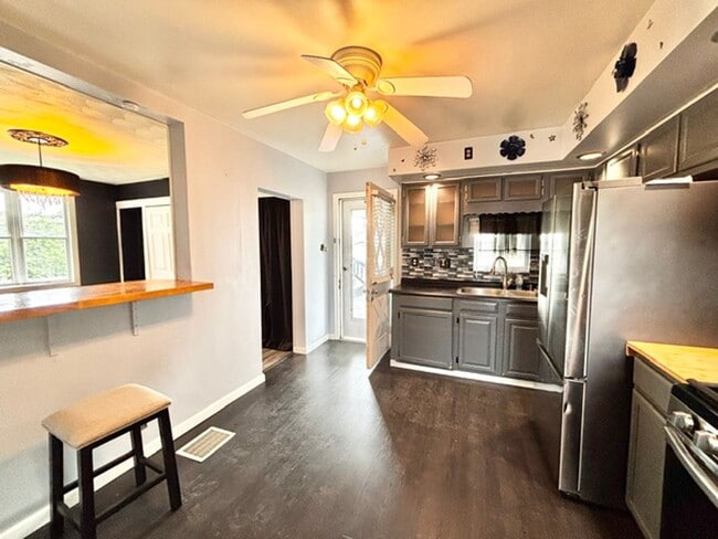 Photo - 611 Green St
