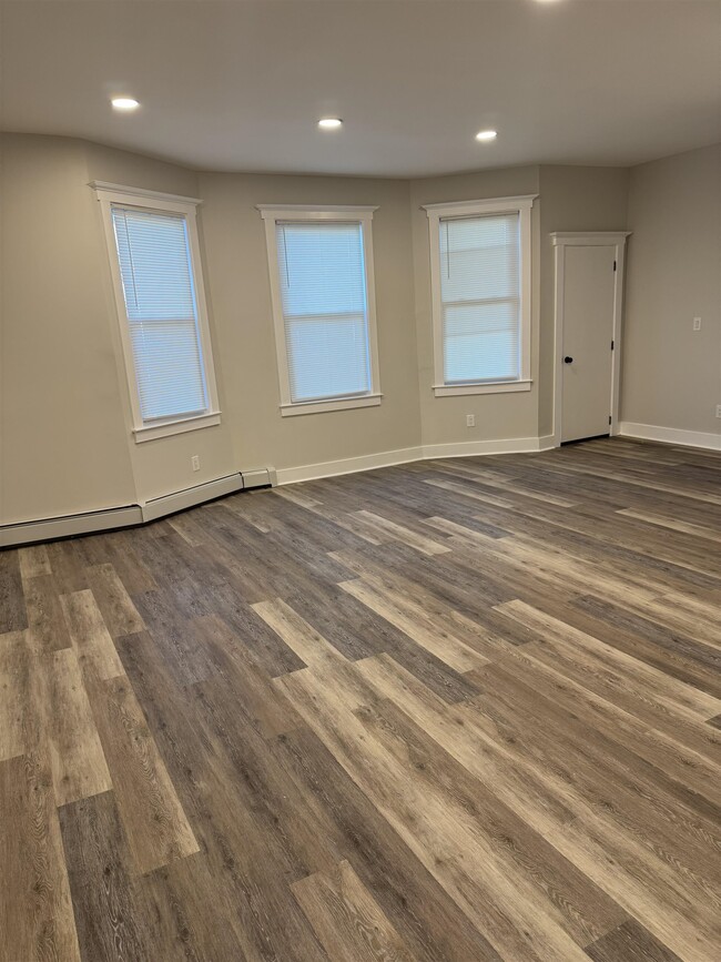 Photo - 655 Avenue C