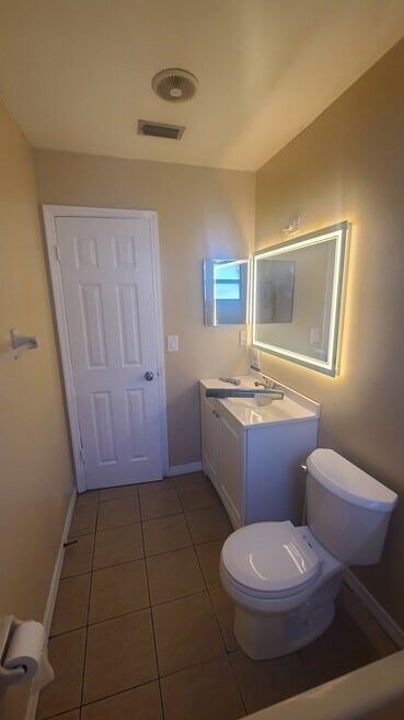 Baño de invitados - 650 E Warren Ave