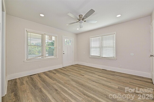 Photo - 1801 Lasalle St