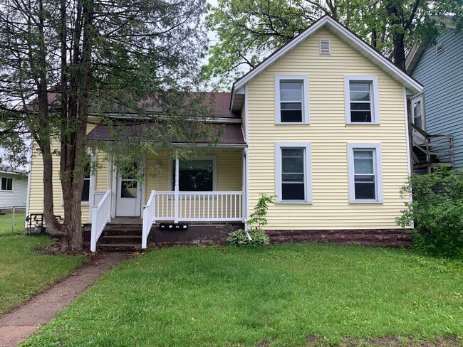 Building Photo - 716 Menomonie St