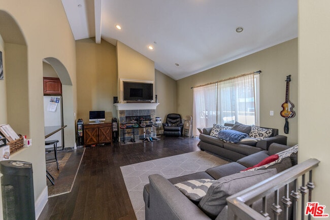 Photo - 1912 Vanderbilt Ln Unidad C