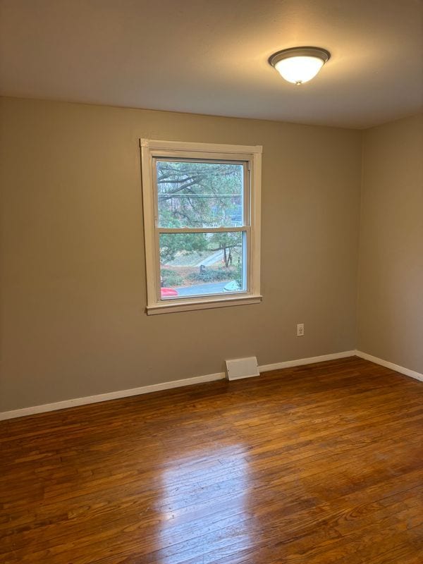 Photo - 9702 Oakdale Ave