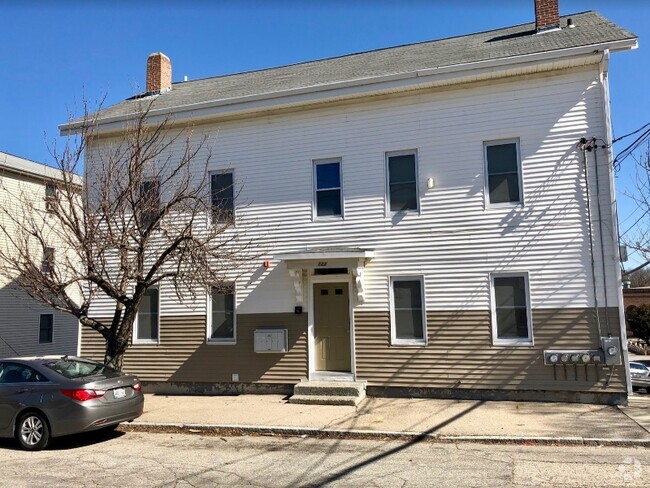 Building Photo - 122 Juniper St Rental