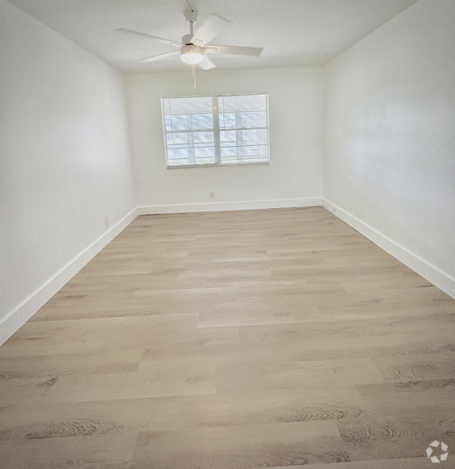 Building Photo - 1043 Cornwall C Rental