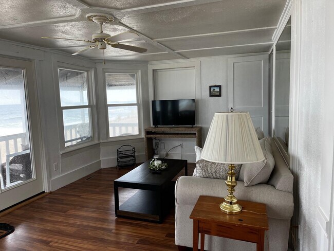 Photo - 432 North End Blvd