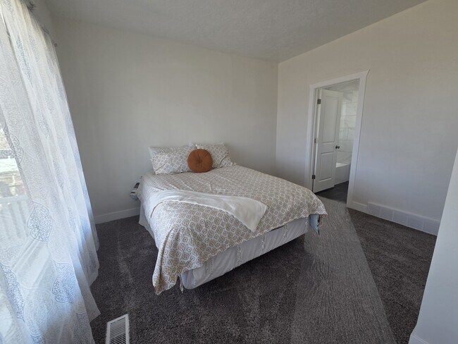 152 N 200 W St