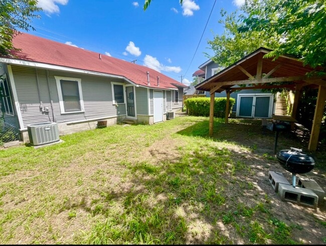 Photo - 2907 N Elmendorf St