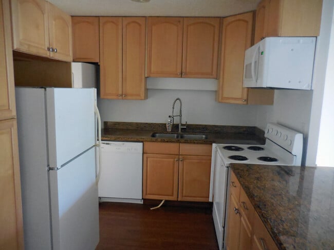 Kitchen - 95-2051 Waikalani Pl Unit E304