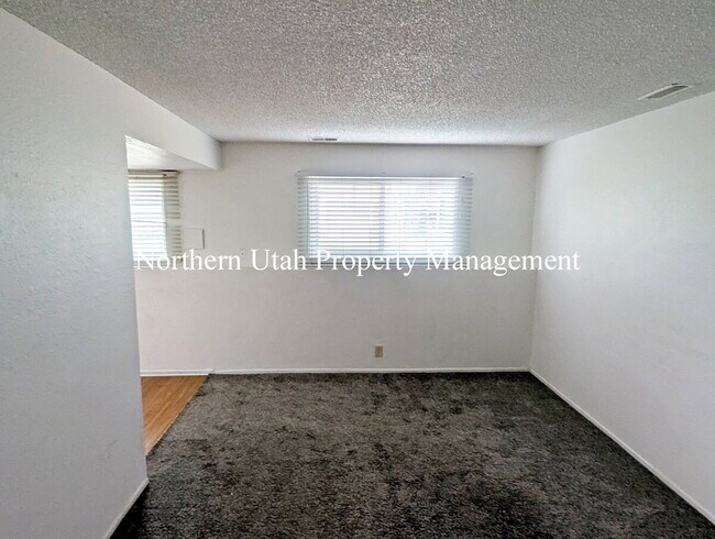 3204 S 1855 W