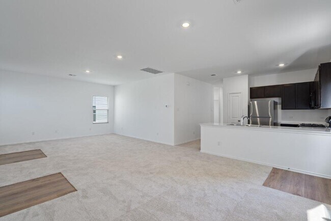 Photo - 230 Gabbro Gdns