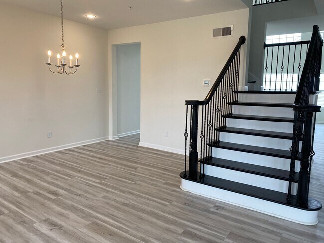 Photo - Gorgeous 5 bedroom, 3 bathroom Single Fami...