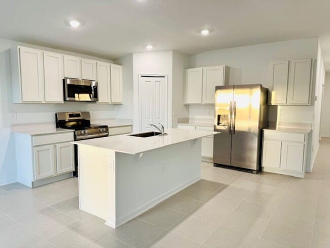 Photo - Home For Rent in Haines City with 4 Bedrooms and 2 Baths