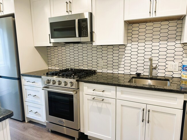 Building Photo - 15 Clark St Unit 3