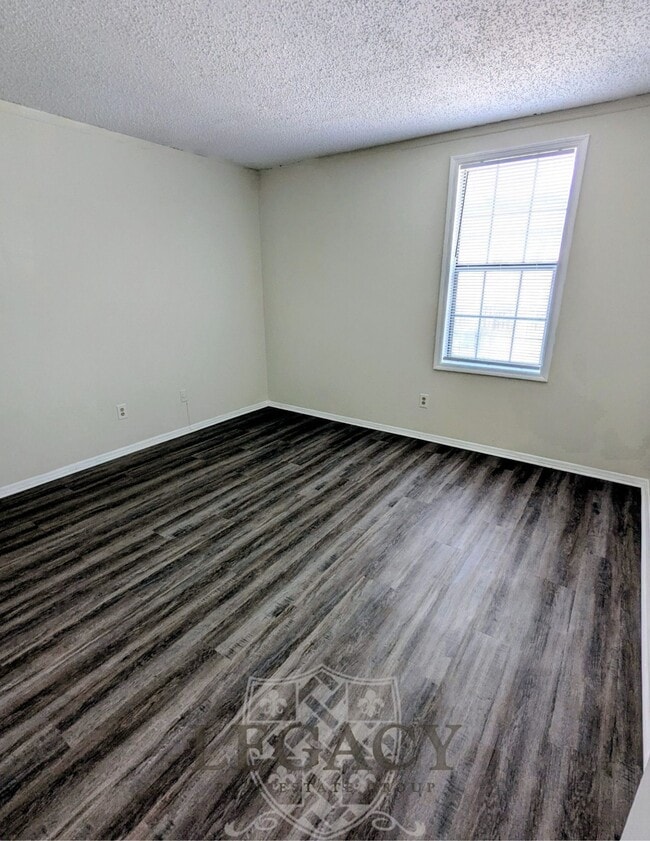 Photo - 918 Coarsey Dr