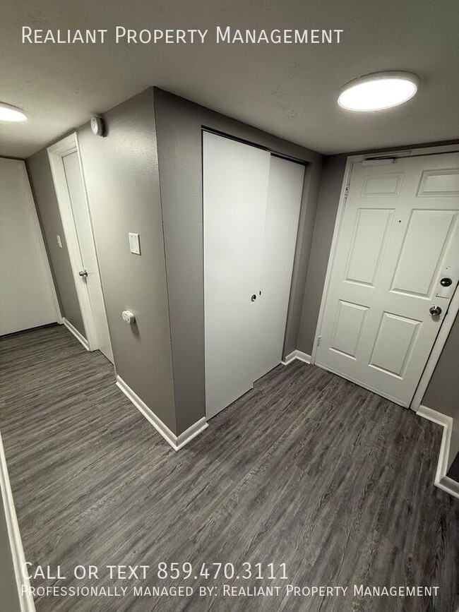 Photo - 2082 Fairmont Ct