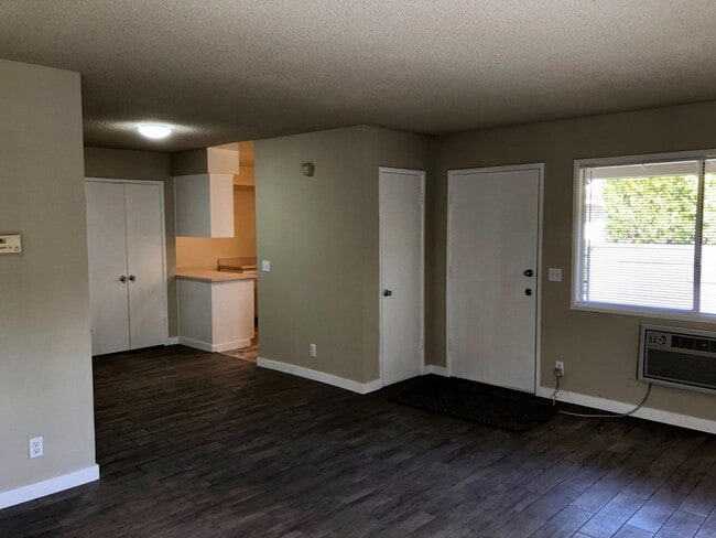 Photo - Airy 2 Bedroom 2 Bath with Front Patio