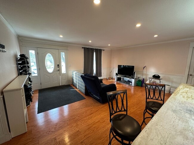 Building Photo - 117 Winston Dr Unit House