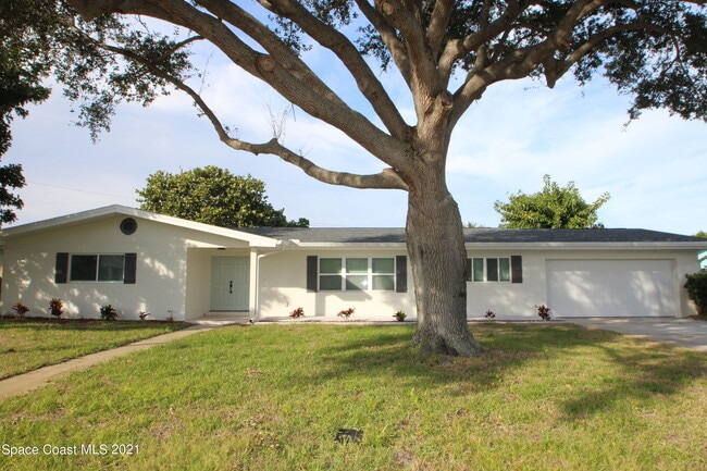 Building Photo - 580 Pine Tree Dr