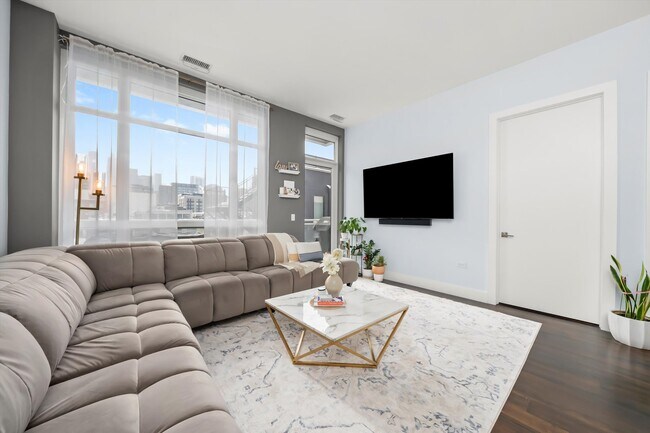 Photo - 367 W Locust St Unidad 304