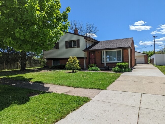 Building Photo - 4290 Norwood Dr