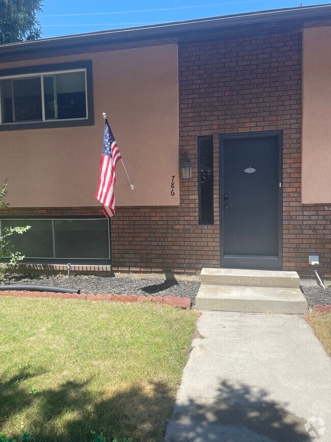 Building Photo - 786 W 2000 N St Rental