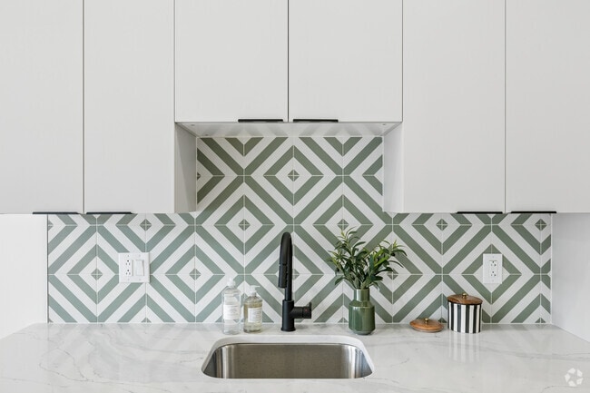 1BR, 1BA - 732SF - Kitchen