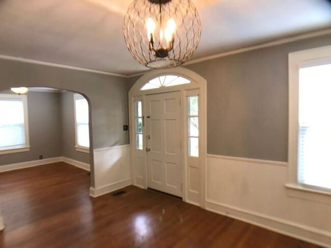 Photo - Adorable Inside the Beltline bungalow with lots of charm!