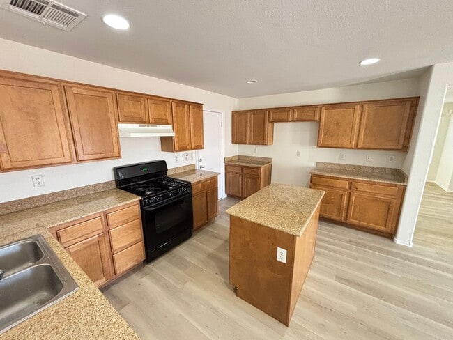 Photo - Gorgeous 3bed/1bath w/ 2 Car Garage located in Henderson!— Enjoy Rent-Free Holidays!