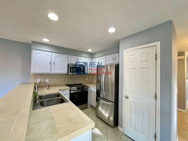 Photo - 5304 Stuart St