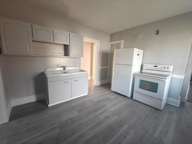 Building Photo - 59 Lester St Unit 2