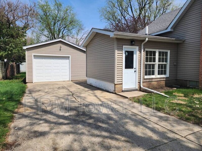 Photo - 608 6th St NW