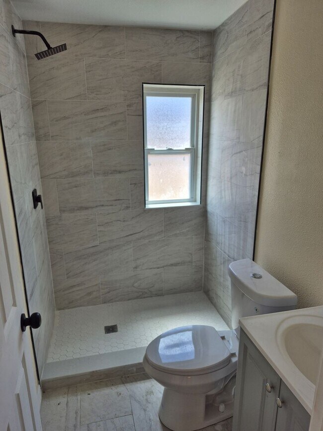 Photo - Updated 1 Bedroom Residence Near Downtown St. Pete Unit 5680 28th St N #D5
