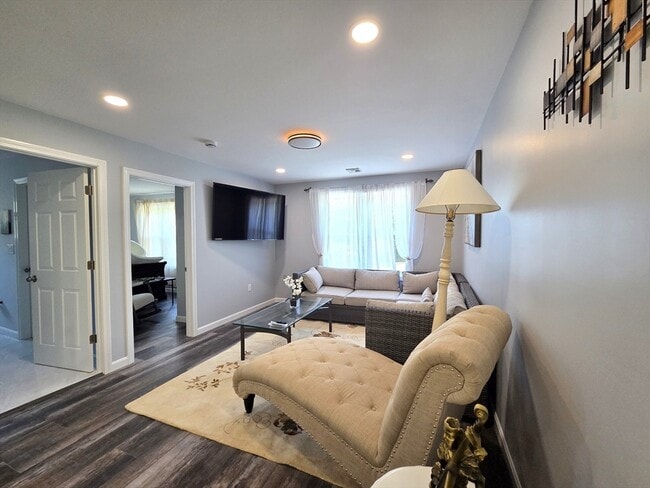 Photo - 276 Sumner St