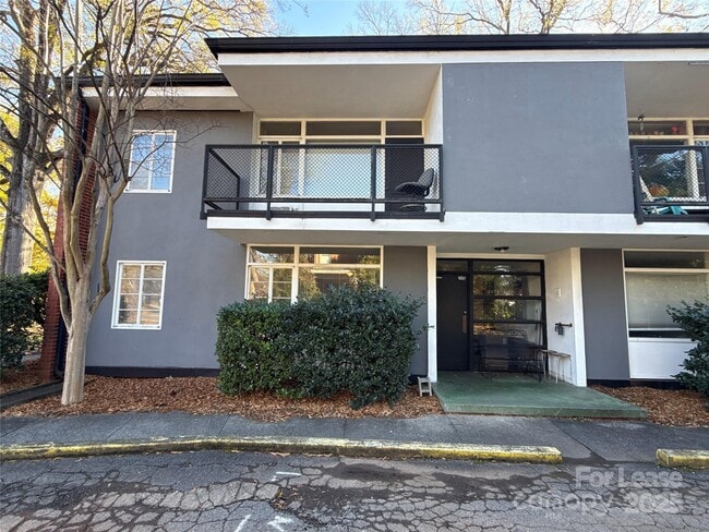 Building Photo - 2126 E 7th St Unit 103