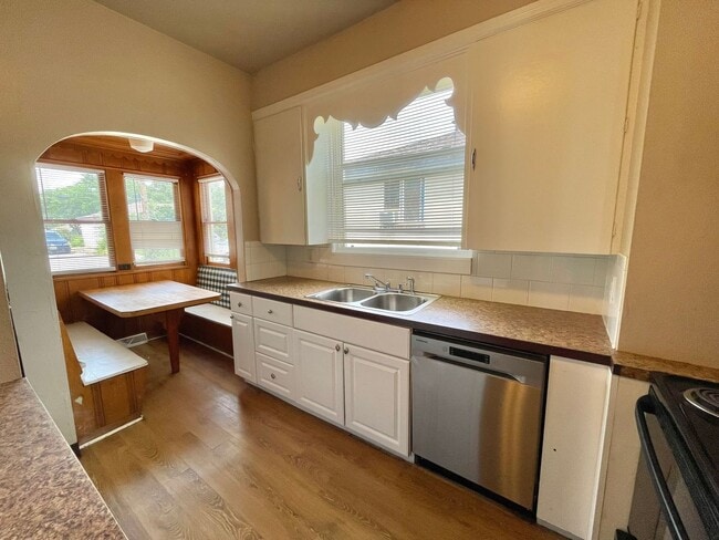 Photo - 1921 8th Ave