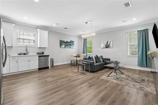3212 Jackson Ave